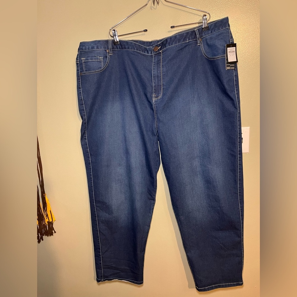Avenue Women's Dark Blue Straight Leg Jeans Stretch Size AV 30 NWT